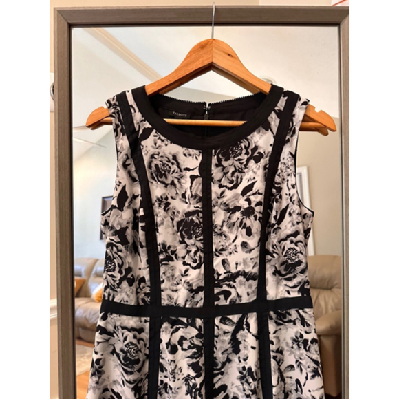 Women's‎ Talbots Black & White Floral Fit and Flare Dress Size 8 - Picture 2 of 4